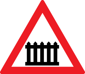 Traffic sign of Romania: Warning for a railroad crossing with barriers